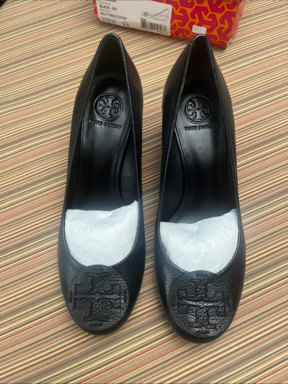 Tory Burch - Sally - Black Tumbled Leather Wedges w/Logo Medallion - NEW - Picture 4 of 8